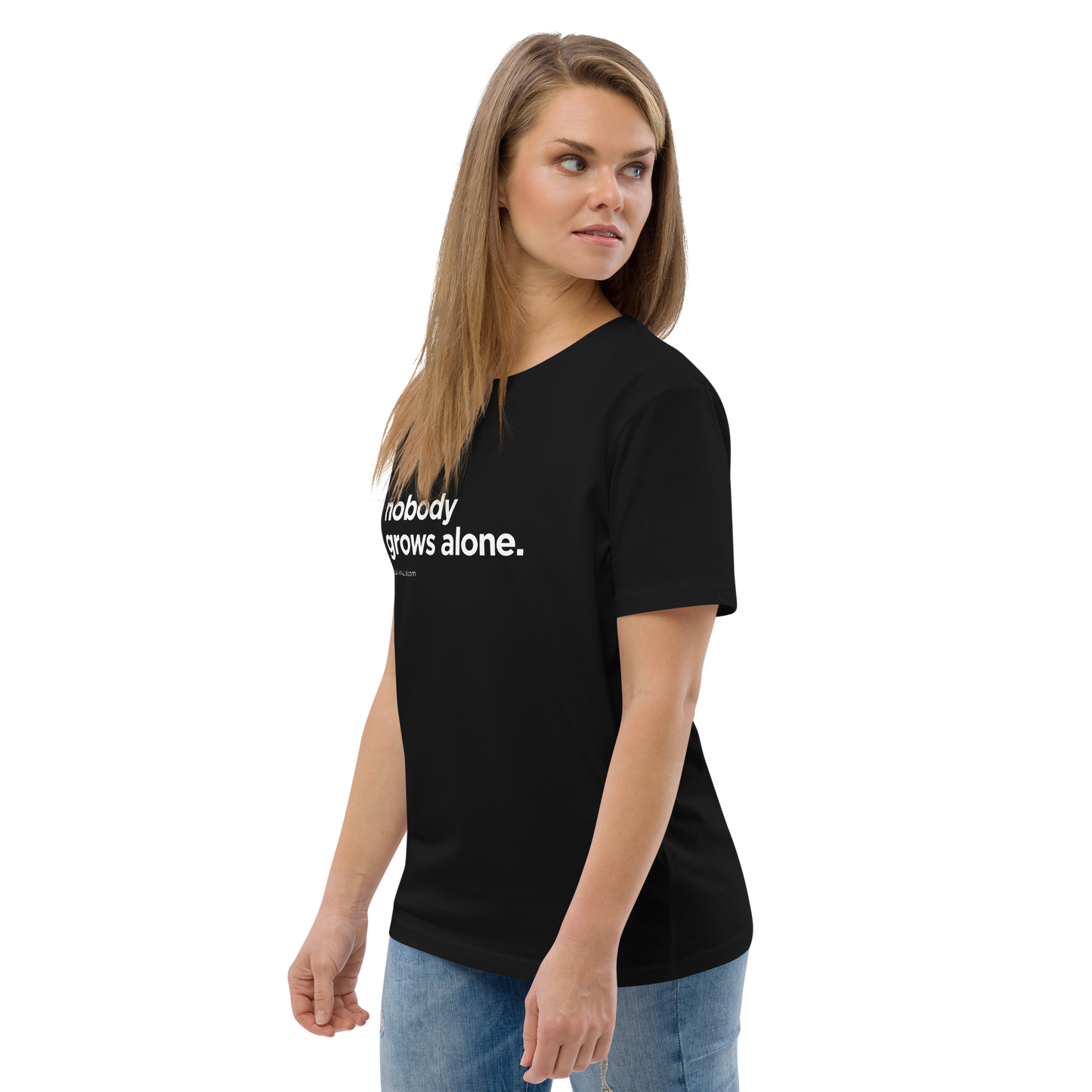 Camiseta Nobody grows alone. Negra